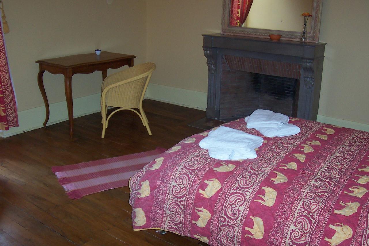 Chateau Champigny Bed and Breakfast Maillet  Pokój zdjęcie